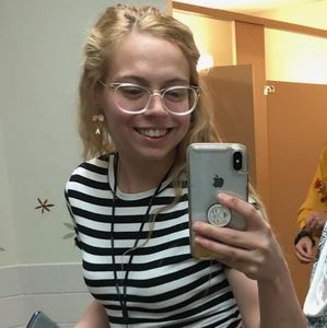 Meet your Posher, Chloe